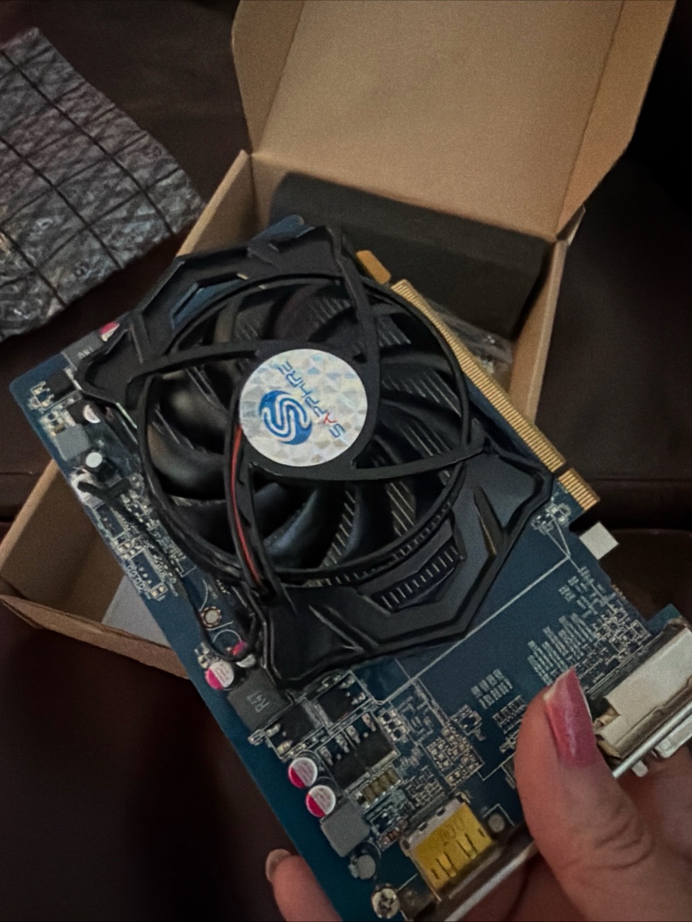 Sapphire Radeon HD5670 512MB GDDR5 Graphics Card Box - Picture 7 of 8